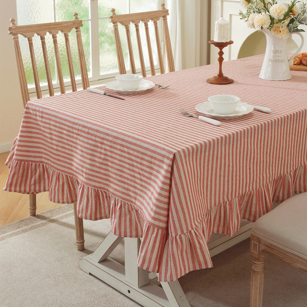Flirty gestreifte Tischdecke mit Rüschensaum