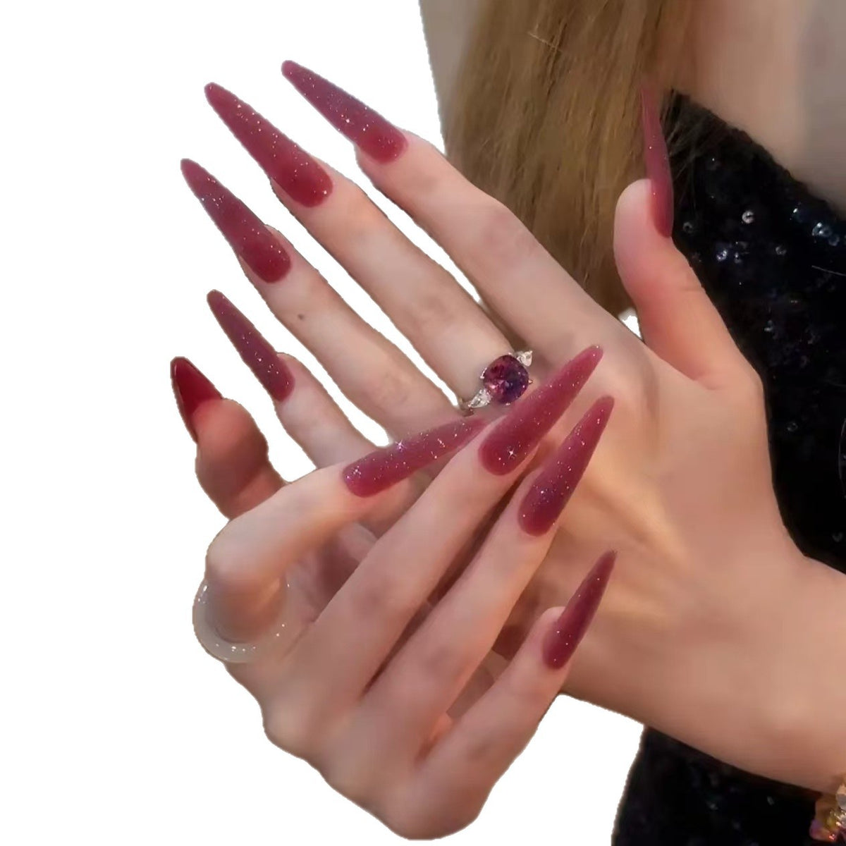 Glitzernde Stiletto-Nagelverlängerungen
