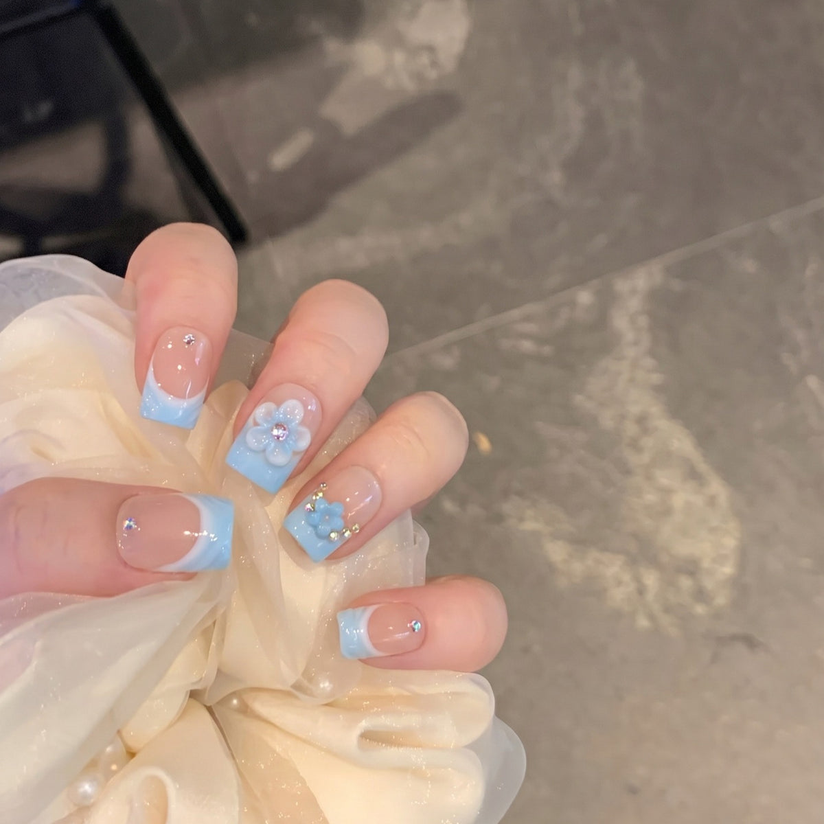 Floral Fantasy Press-On Nail Art Set Brehn