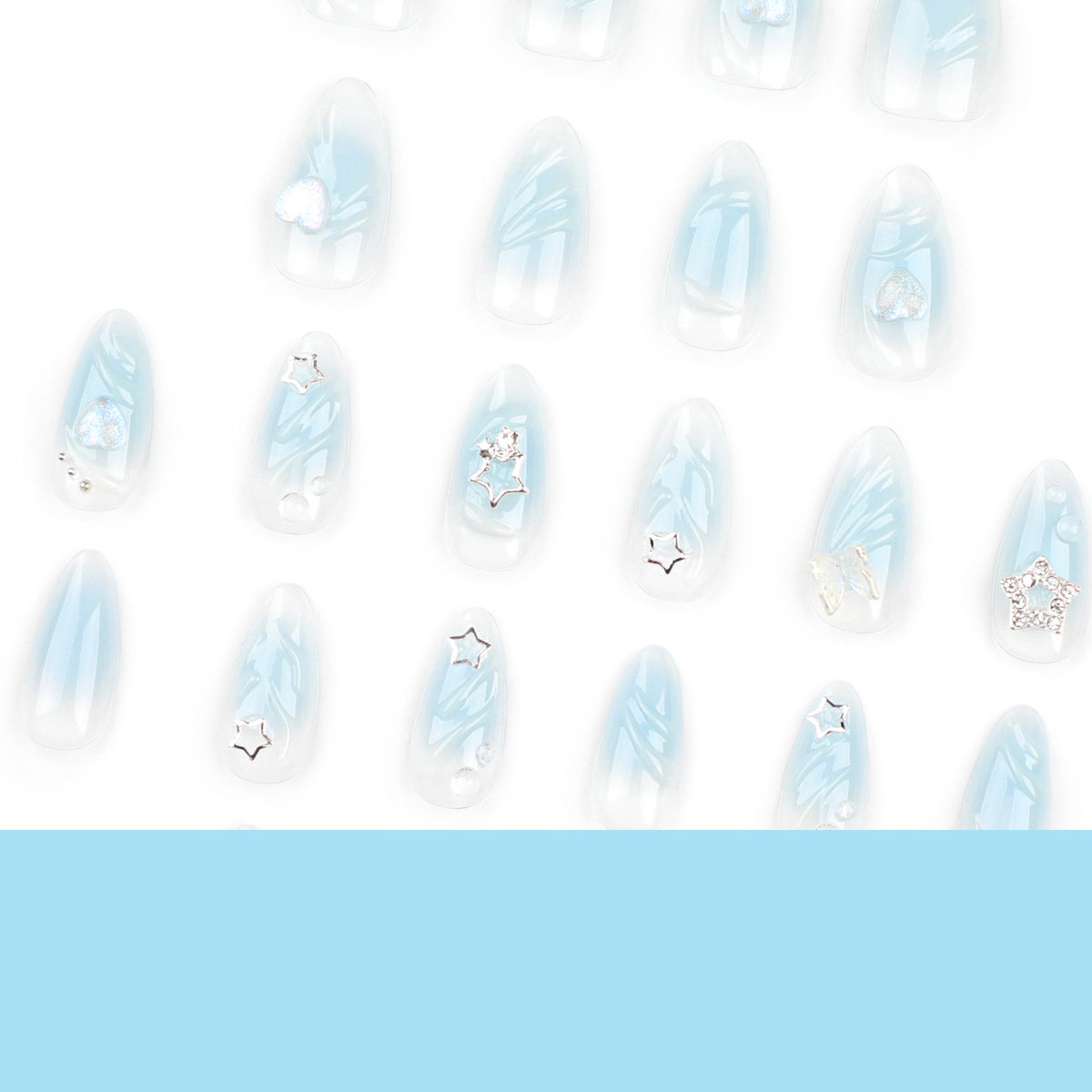 Kunstvolle 3D-Nagelverlängerungen mit bunten Motiven und Glitzerakzenten Brehn