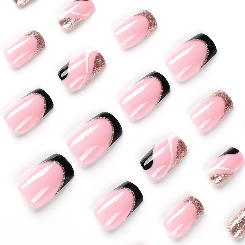 Trendige Nagelkunst mit Glitzer- und Wellenakzenten Brehn