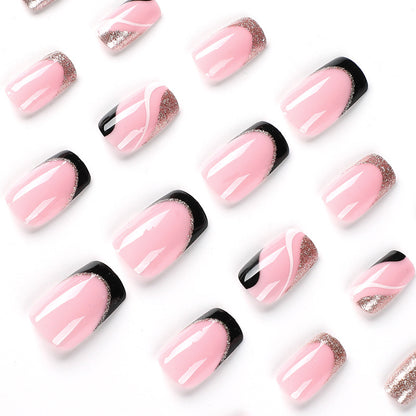 Trendige Nagelkunst mit Glitzer- und Wellenakzenten Brehn