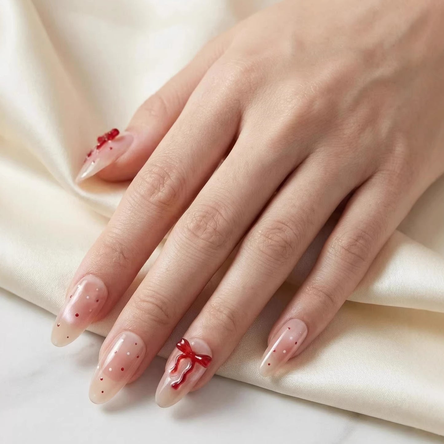 Dekorative mit Schleifen verzierte Press-On Nagelspitzen Brehn