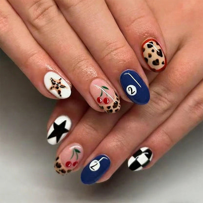 Kreatives Kunstnagelset mit trendigen Tiermustern und bunten Akzenten Brehn