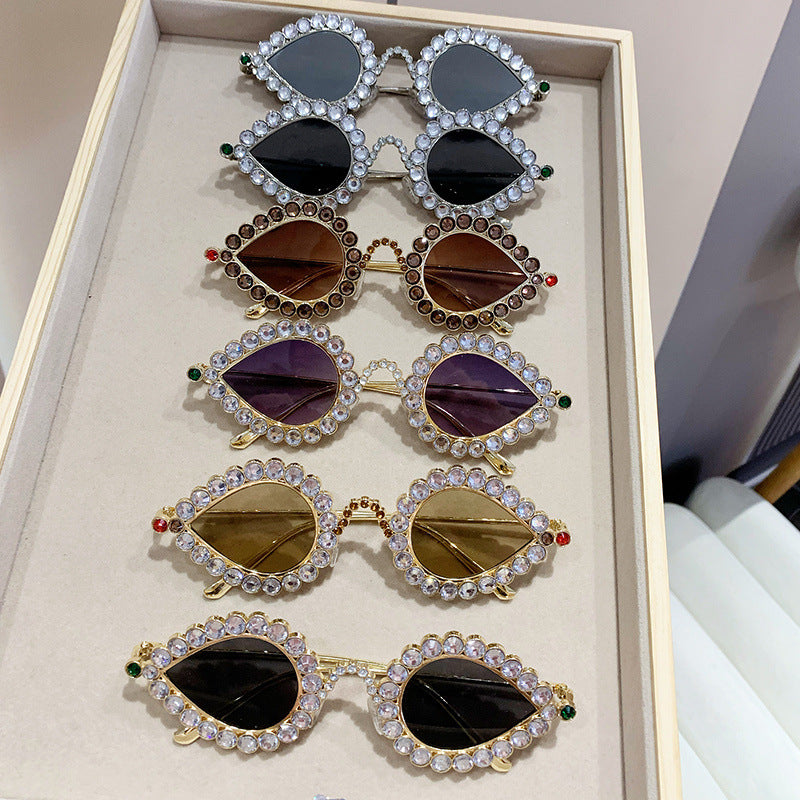 Damen Glamouröse Sonnenbrille mit funkelndem Strass Besatz Brehn
