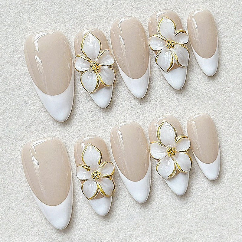 Kunstnagelset mit eleganten Blüten und Glitzerverzierungen Brehn
