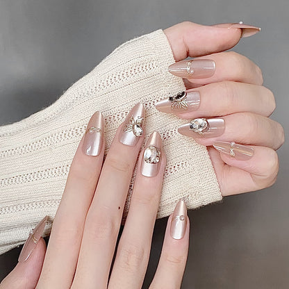 Stylische Press-On-Nageltips mit Leopardendesign Brehn