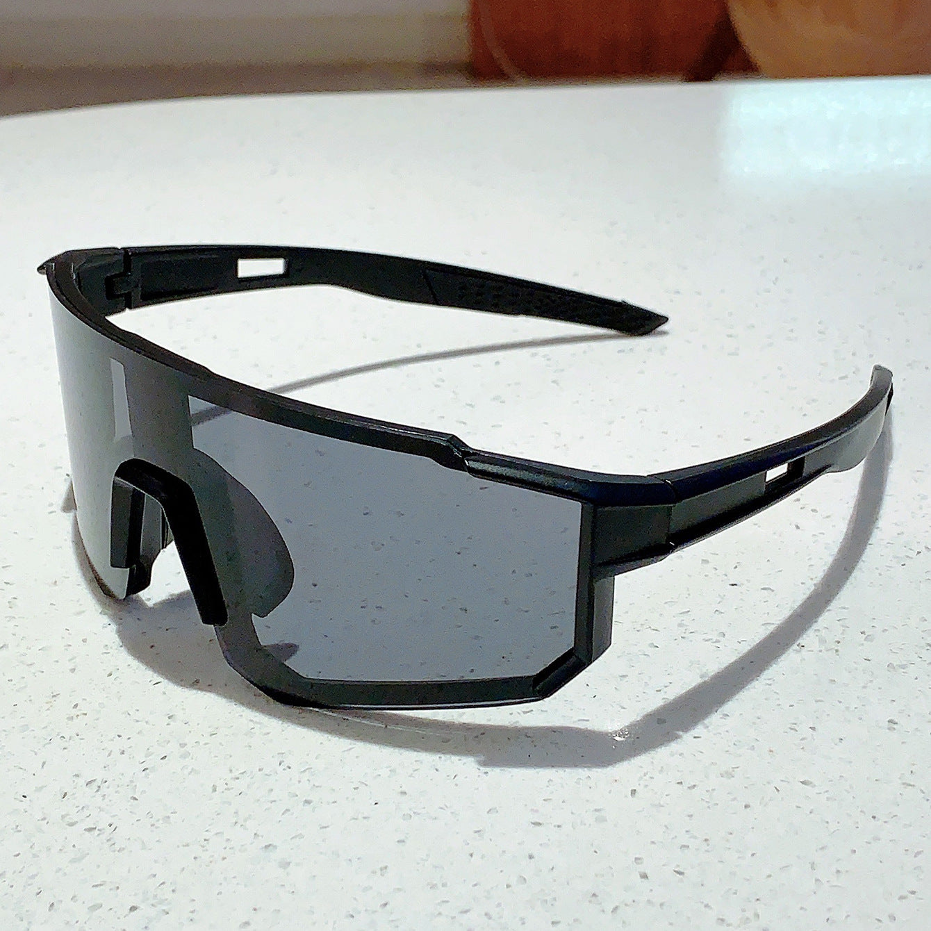 Unisex nan sportliche Shield-Sonnenbrille mit durchgehender Spiegel-Linse und verstellbarer Nasenbrücke Brehn