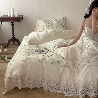 Bettwäsche-Garnitur aus Baumwoll-Leinen mit stonewashed Finish, Blumenjacquard und gehäkelter Spitzenkante