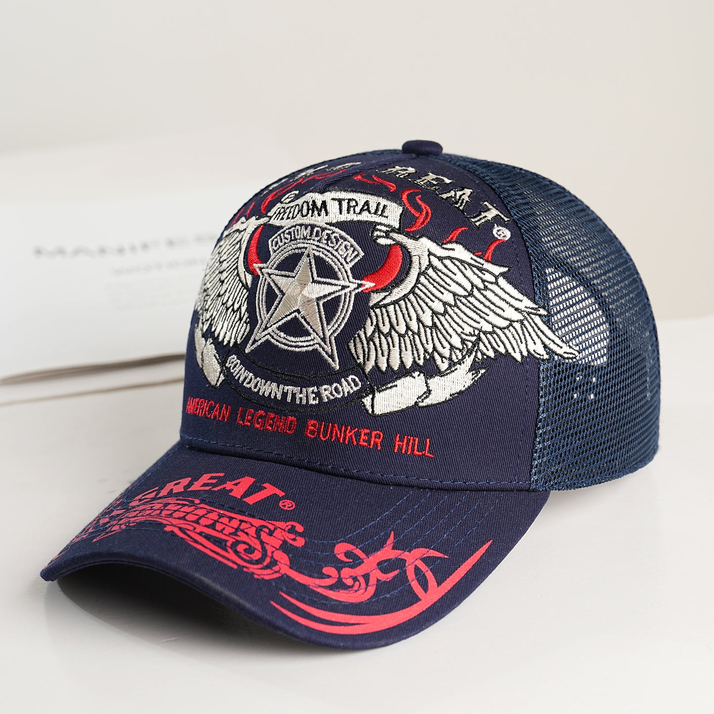Unisex Trucker Cap mit grafischem Design und atmungsaktivem Netz Brehn