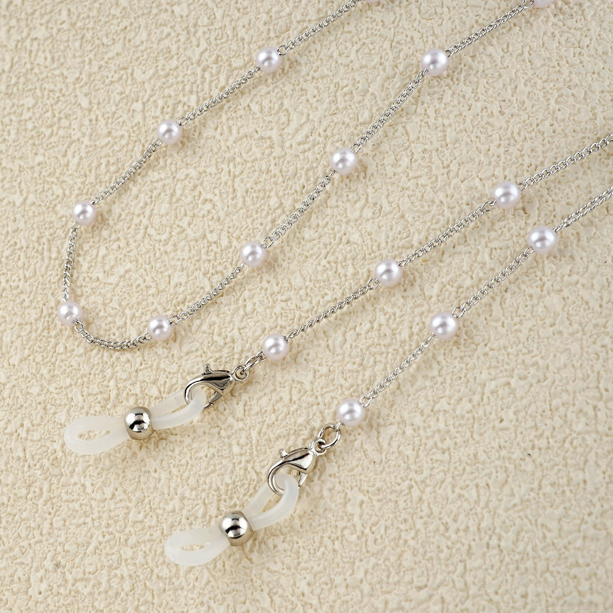Eleganter mit Perlen verzierter Brillenhalter Brehn