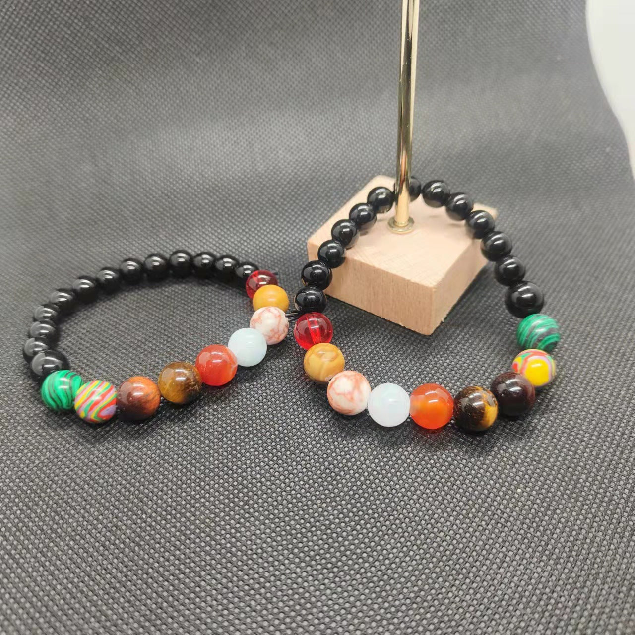 Bunte Armband mit Natursteinen Brehn