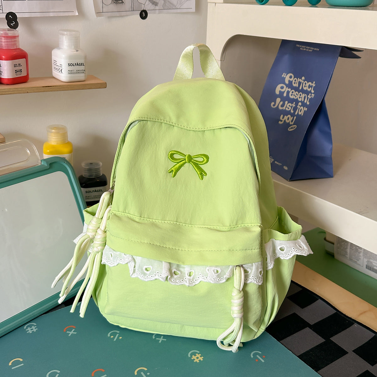 Stilvoller Bestickter Rucksack mit Schleifenakzent Brehn