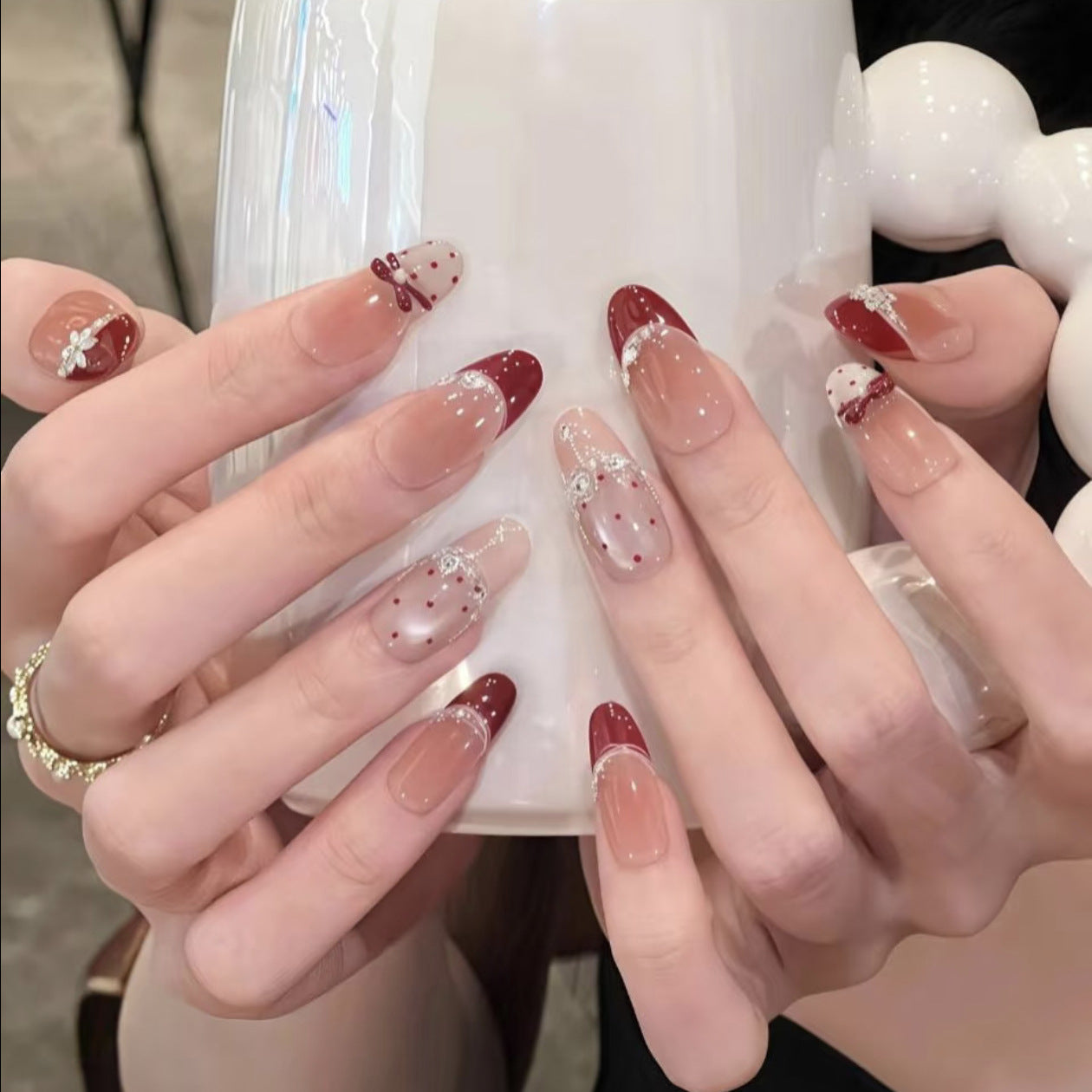 Dekoratives, urlaubsbezogenes Press-On-Nagelset Brehn