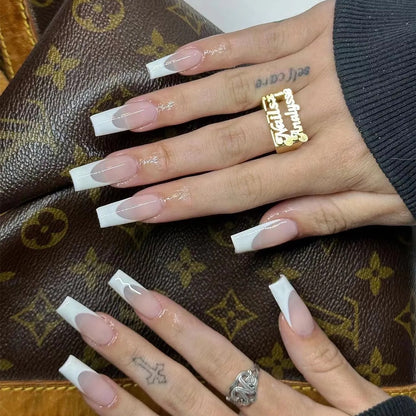 Kunstvolle Nagelverlängerungen mit durchscheinendem French-Tip Brehn