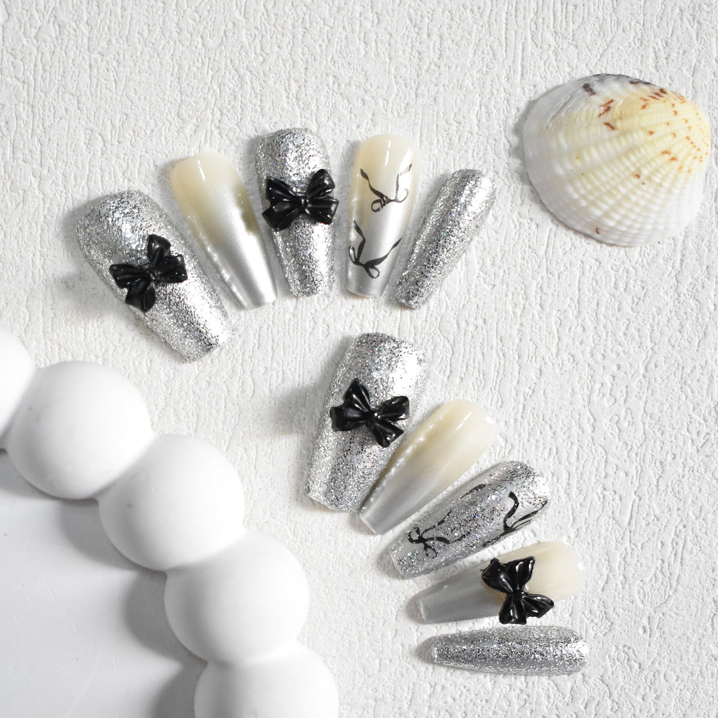 Glitzerndes Schleifen-Akzent Press-On Nagelset Brehn