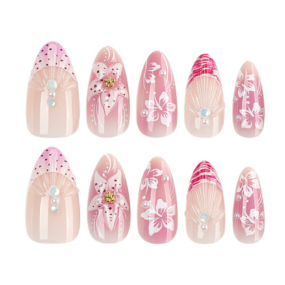 Kunstvolle Nagelverlängerungen mit floralen und glitzernden Akzenten Brehn