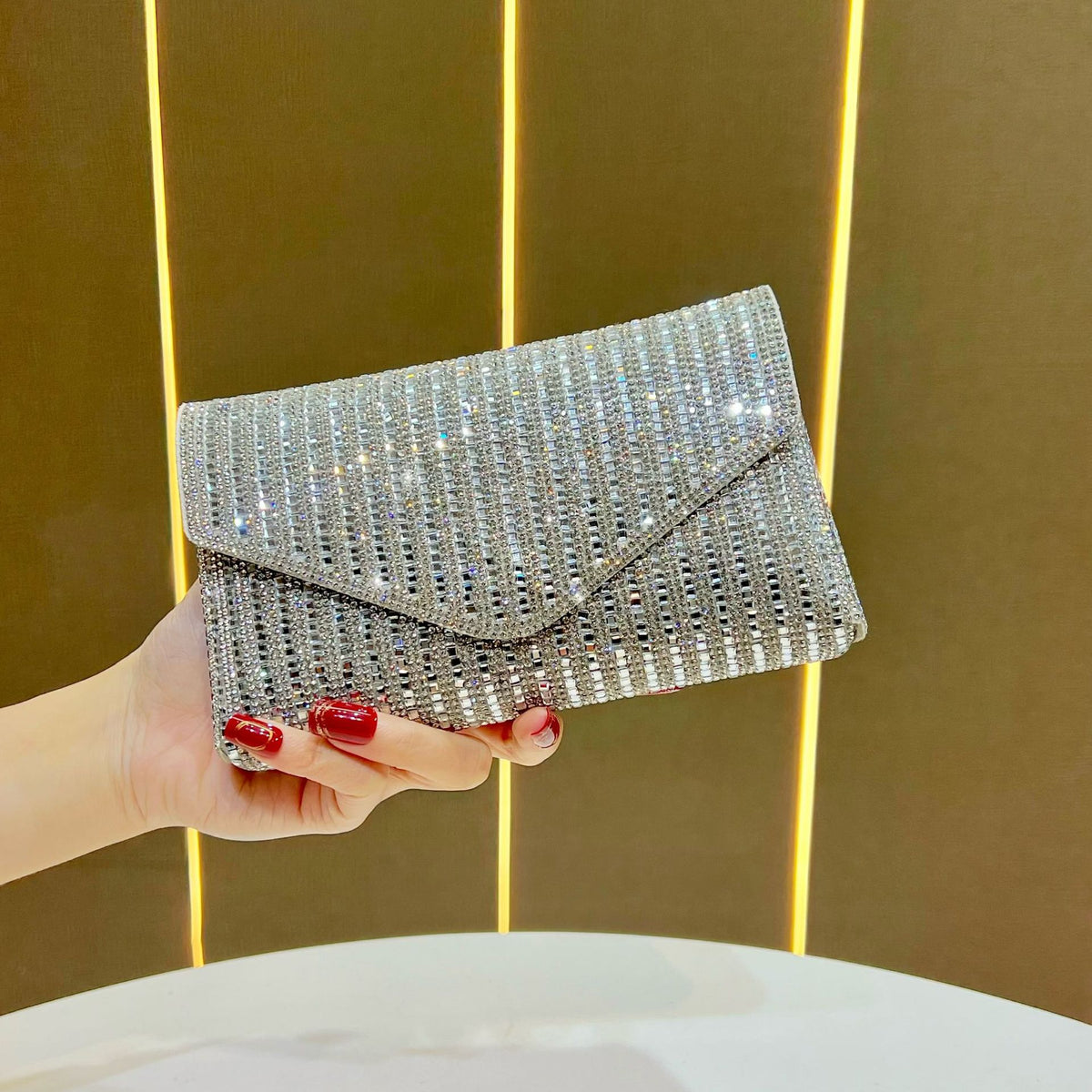 Dekorative Kristallbesetzte Abendclutch