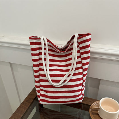 Lässige gestreifte Strandtasche