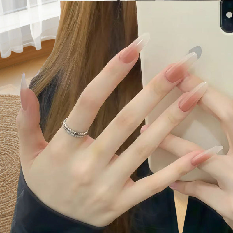 Elegante Kunstnägel mit modischem Ombre-Effekt Brehn