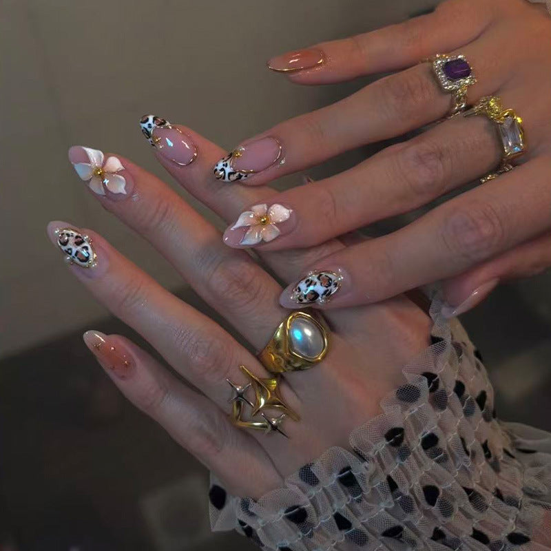 Künstlerische florale und Tierdruck-Nagelverlängerungen Brehn