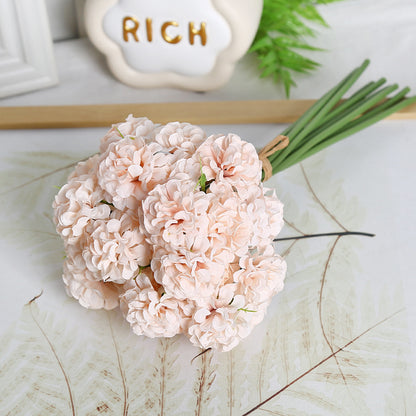 Künstlicher Blumenstrauß für Heimdeko-Ausstellung
