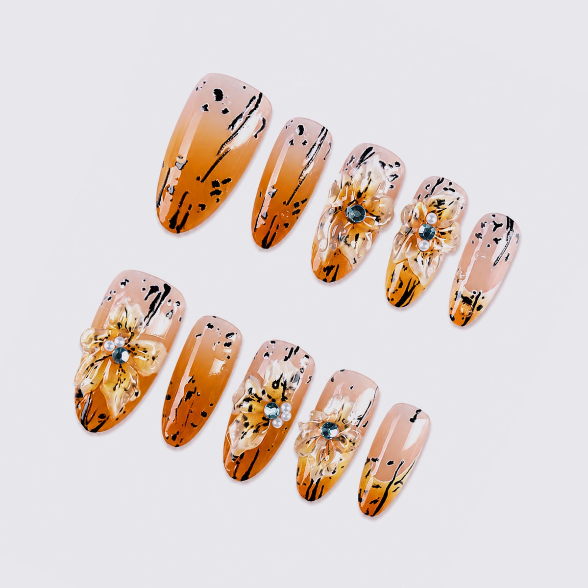 Kunstnagelset mit eleganten floralem Design und raffinierten Glitzerelementen Brehn