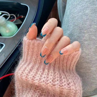 Stylische Nagelkunst mit modernen französischen Spitzen Brehn