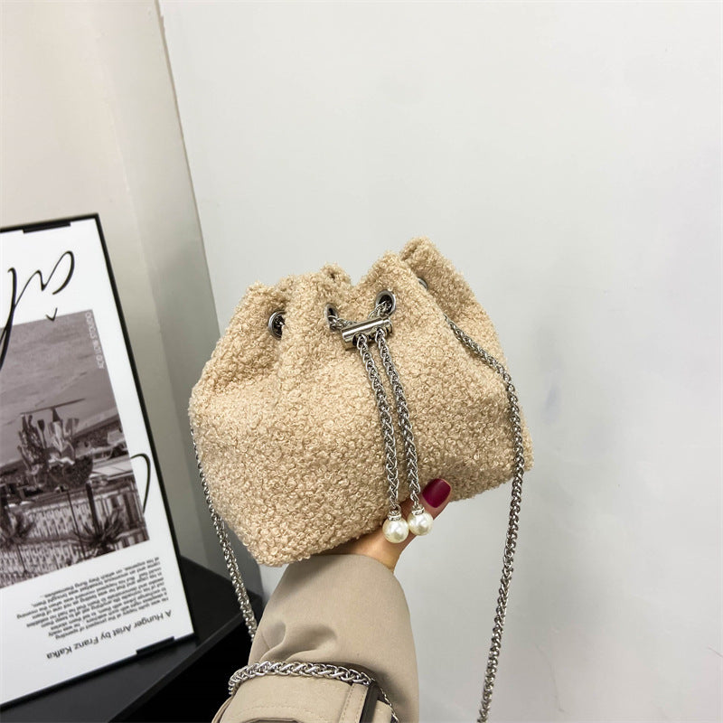 Texturierte Kordelzug-Handtasche
