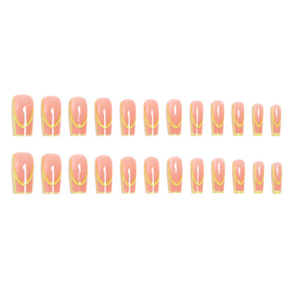 Kunstvolle Nagelspitzen mit geometrischem Design Brehn