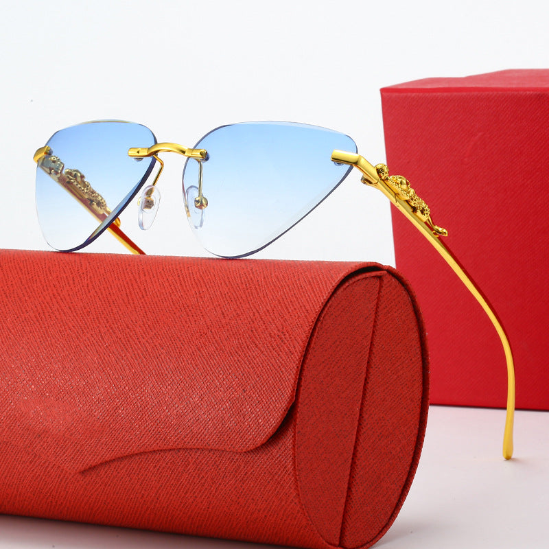 Damen Designer-Sonnenbrille mit kreativem, dreieckigem Rahmen und elegante goldene Akzente Brehn
