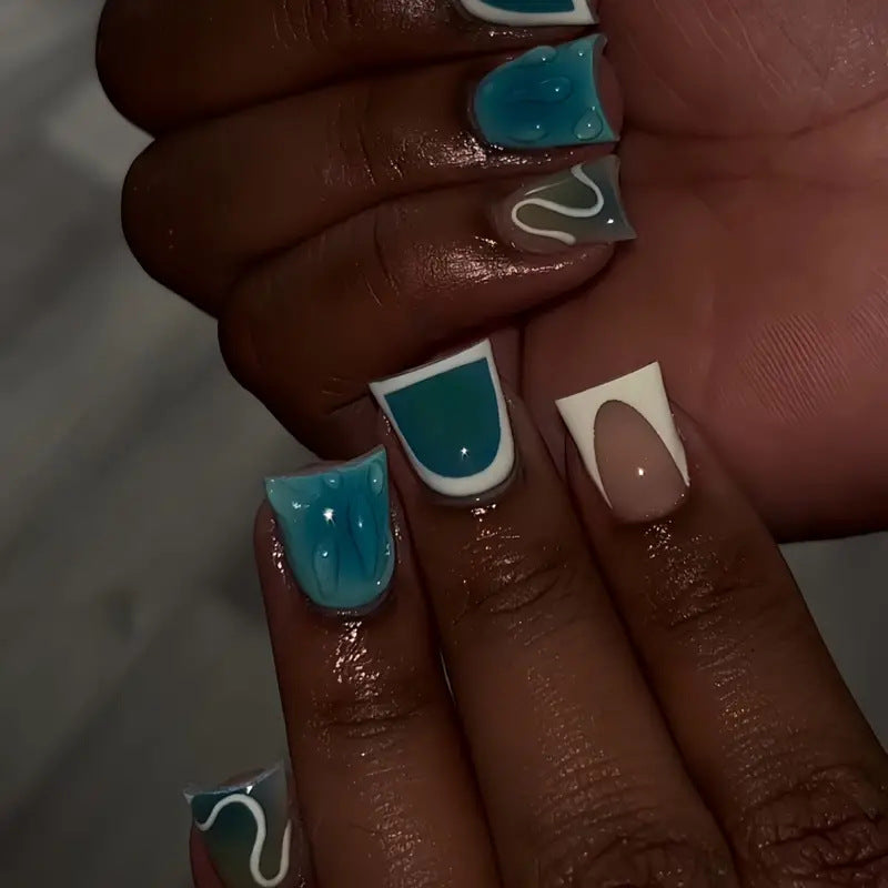 Künstlerisches abstraktes Press-On-Nageldesign Brehn