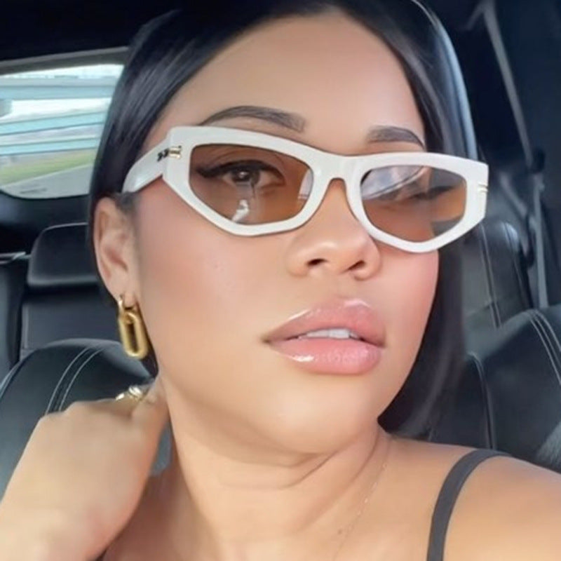 Damen geometrische Sonnenbrille mit geschwungenem Rahmen und schützendem UV-Filter Brehn