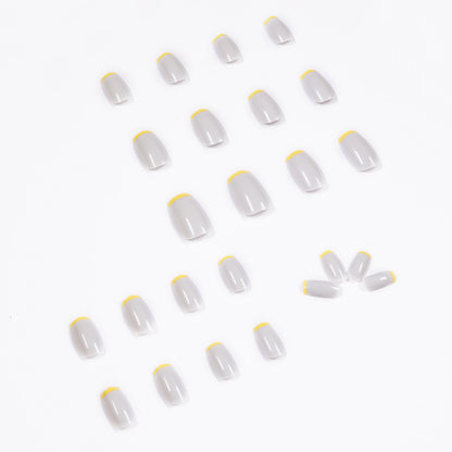 Kunstvolle Nagelverlängerungen mit modernem French-Tip Design Brehn