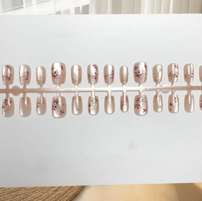 Künstlerisches Floral Press-On Nails Set Brehn