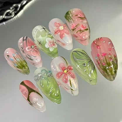 Künstlerische florale Nagelspitzen Brehn