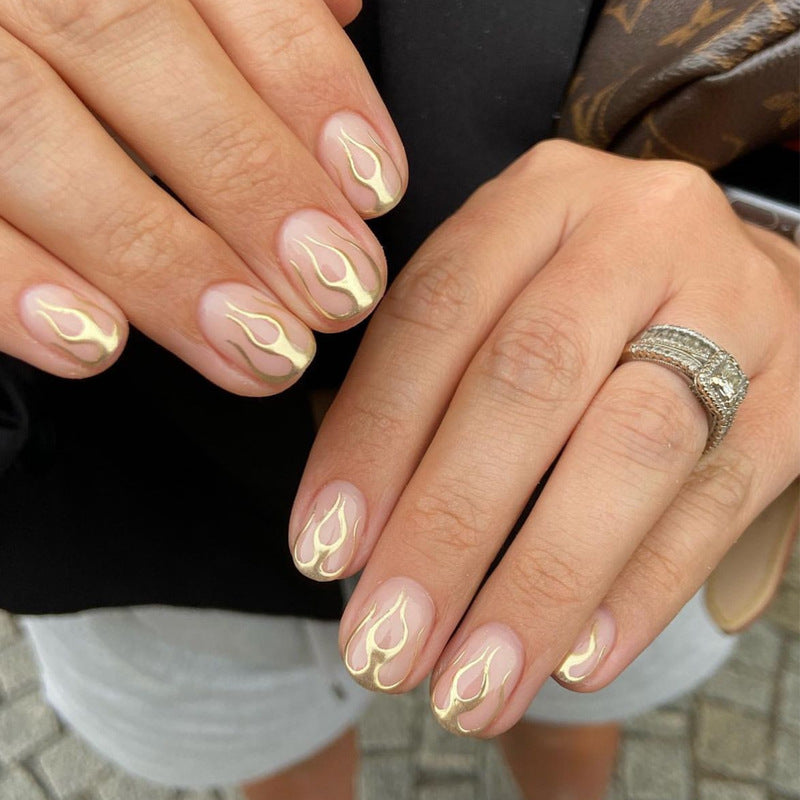 Elegante Stiletto Press-On Nagelkunst mit Strass-Akzenten Brehn