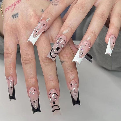 Nagelkunst mit Herz- und Lippenmotiven Brehn