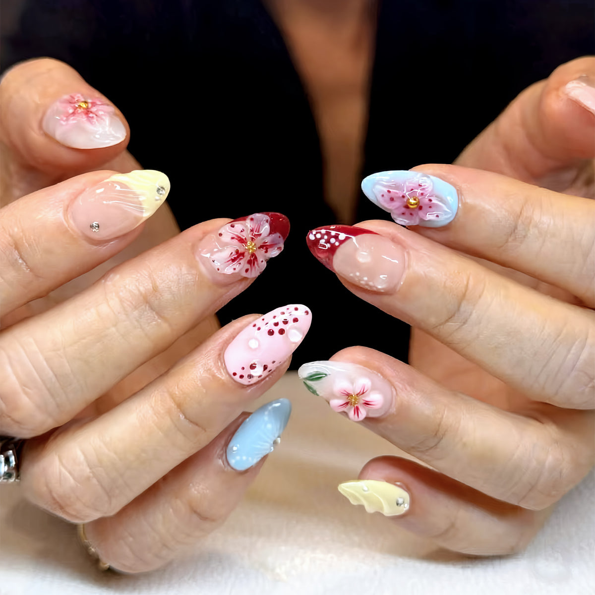 Künstlerische florale detaillierte Press-On Nagelkunst Brehn