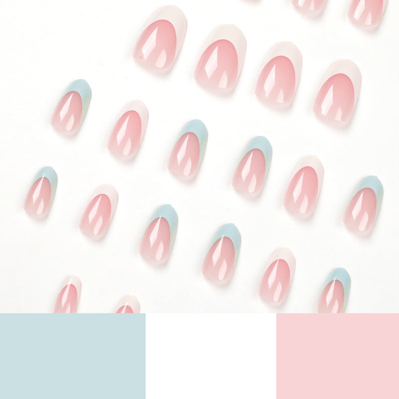 Kunstvolle Nagelkunst mit französischem Design Brehn