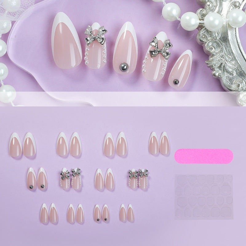 Kunstnagelset mit eleganten Schmuckverzierungen Brehn