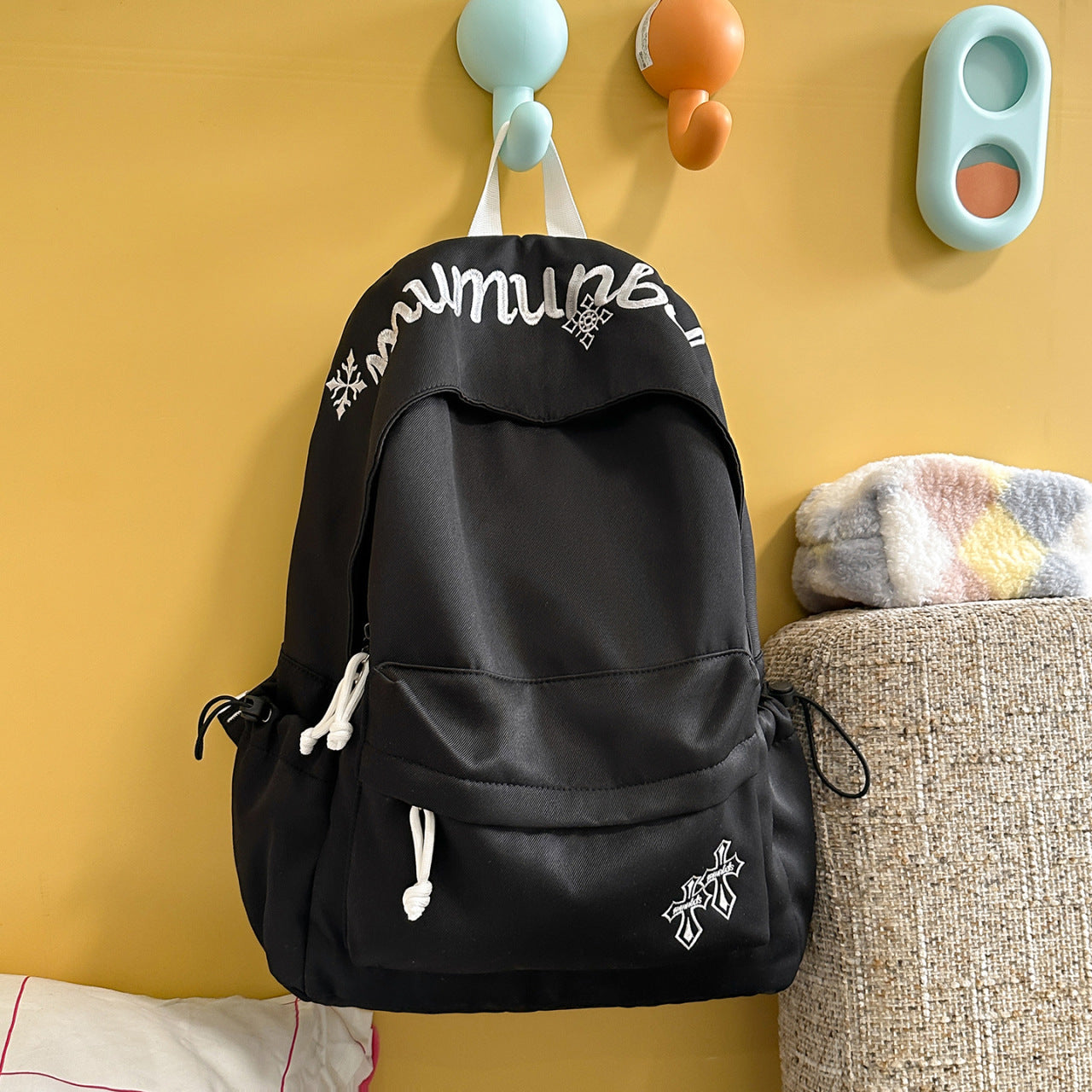 Gemütlicher und schicker bestickter Rucksack