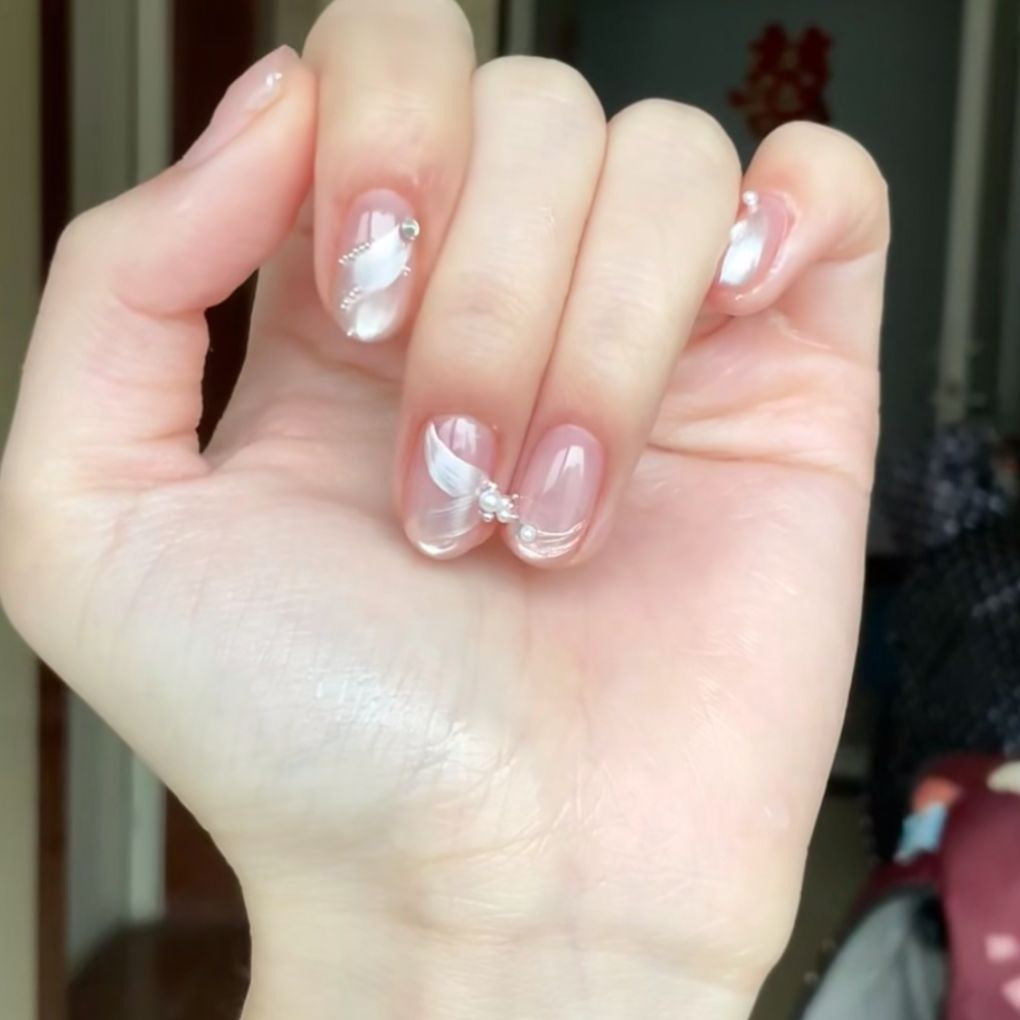 Elegante florale Nagelkunst-Verzierungen