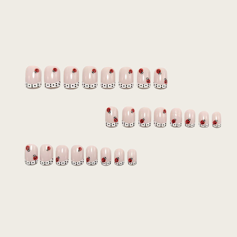 Kreative Nagelkunst mit Marienkäfer-Motiven Brehn