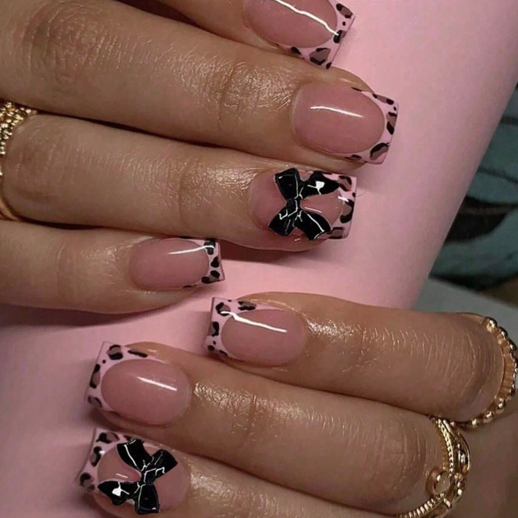 Kunstnagelset mit eleganten 3D-Schleifen und Leopardendesign Brehn
