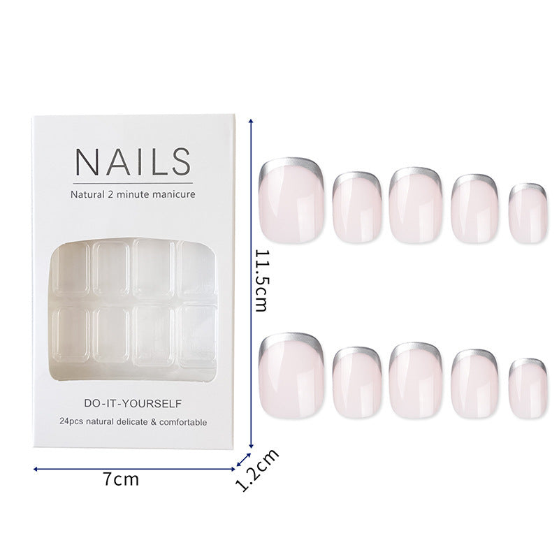 Künstliche Nägel Im Natürlichen French-Tip Design Brehn