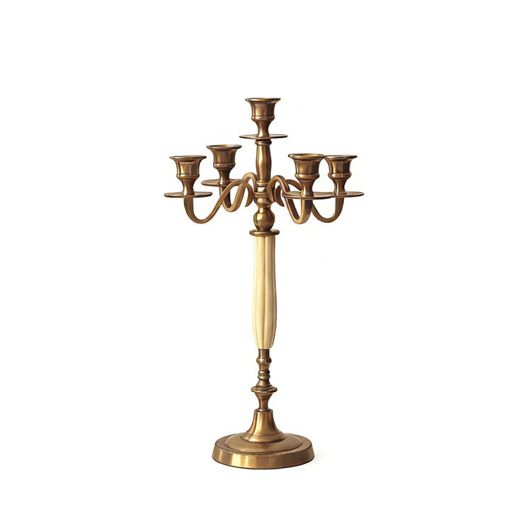 Eleganter Metallkerzenhalter