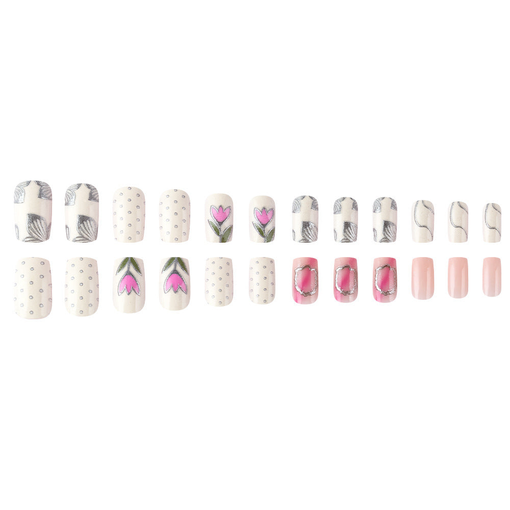 Elegantes Floral Design Gel Nail Art Brehn