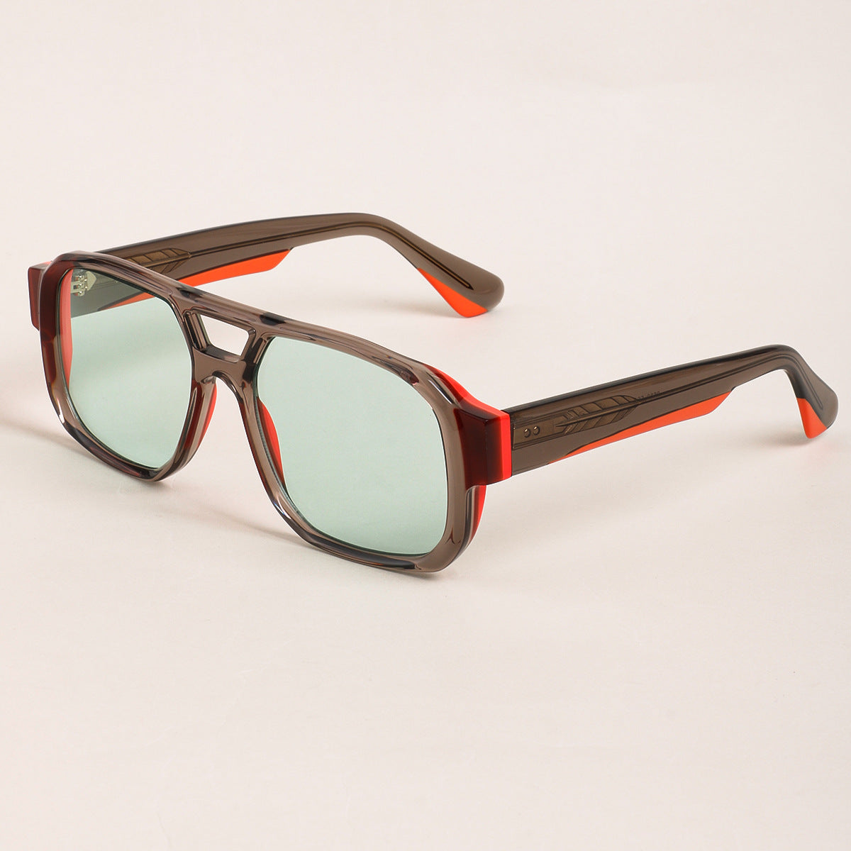 Damen Sonnenbrille im modernen Oversize-Stil mit klarem Rahmen und robusten Gläsern Brehn