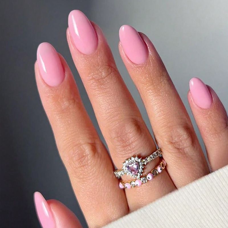 Kunstnagelset mit eleganten und natürlichen Designs Brehn